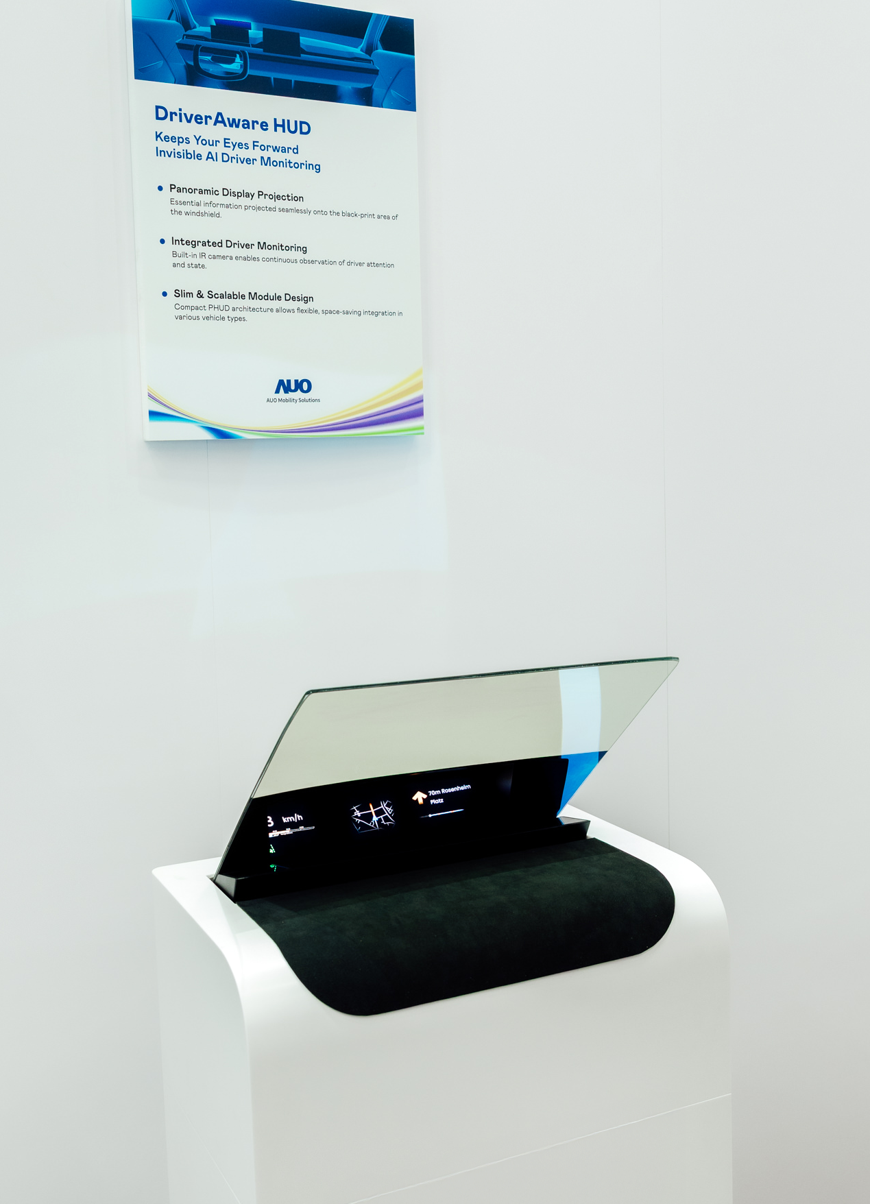 DriverAware HUD结合抬头显示器与隐藏式红外线摄影机，将车速、导航及警示讯息投影于挡风玻璃上，完美对齐驾驶目不离路的视线，同时，透过AI 监控驾驶注意力以提升安全性。